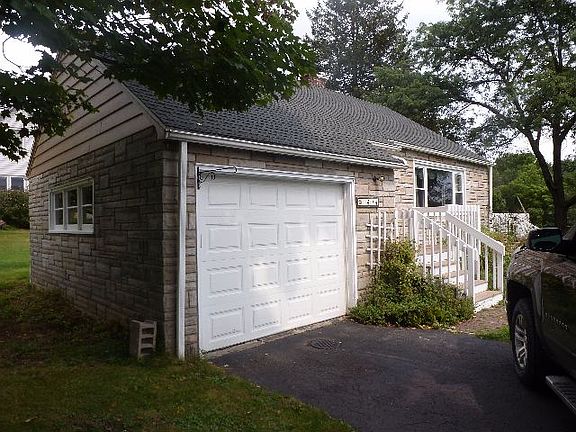 3rd image of 1494 Clyde St