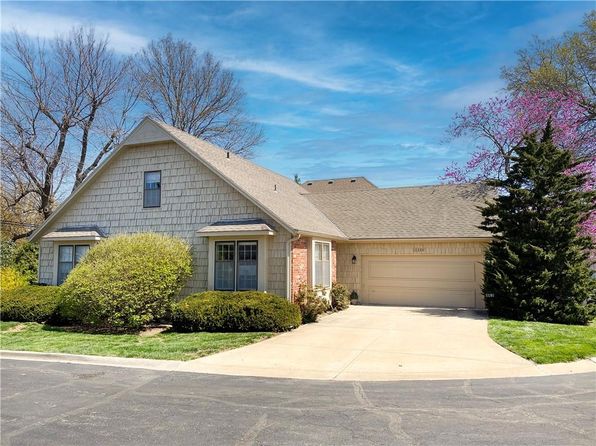 11101 Delmar Ct, Leawood, KS 66211