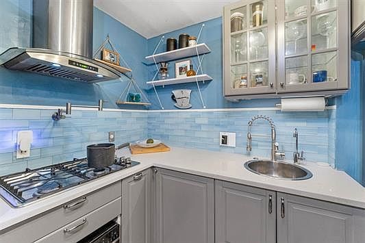 3rd image of 817 10th St APT 1C