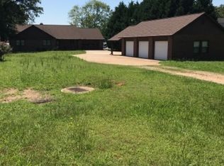 1141 Twin Rivers Rd, Greensboro, GA 30642