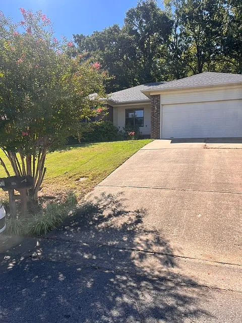 3 bed, 1236 sqft, $1,495 — Photo 3