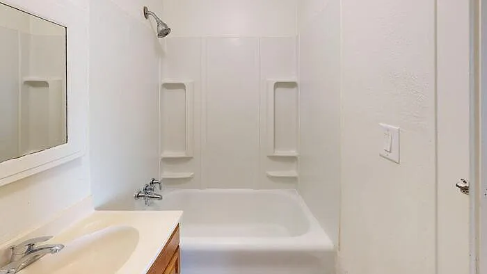 2 bed, 1.0 bath, $1,200 — Photo 2