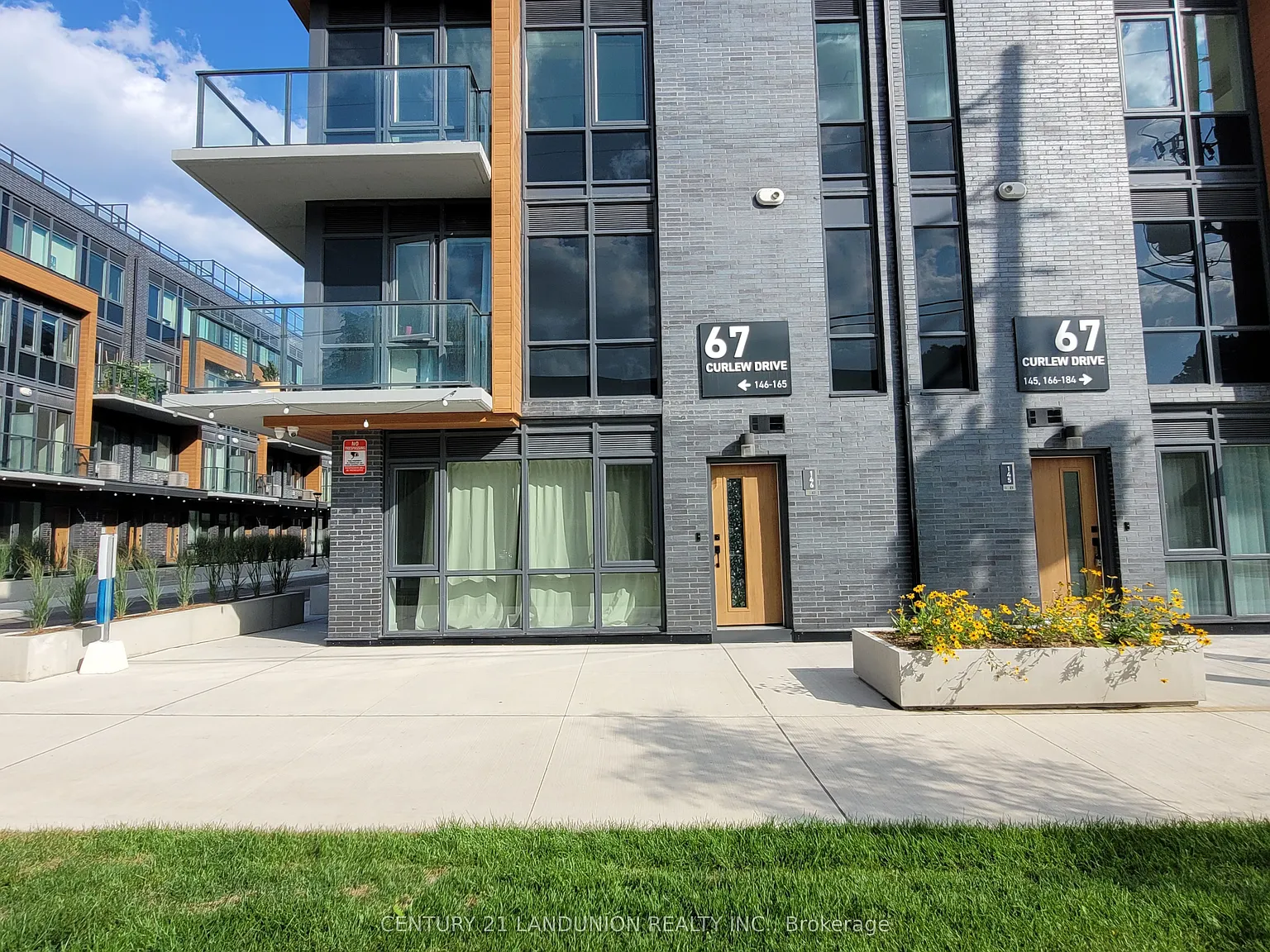 2 bed, $2,450 — Photo 1