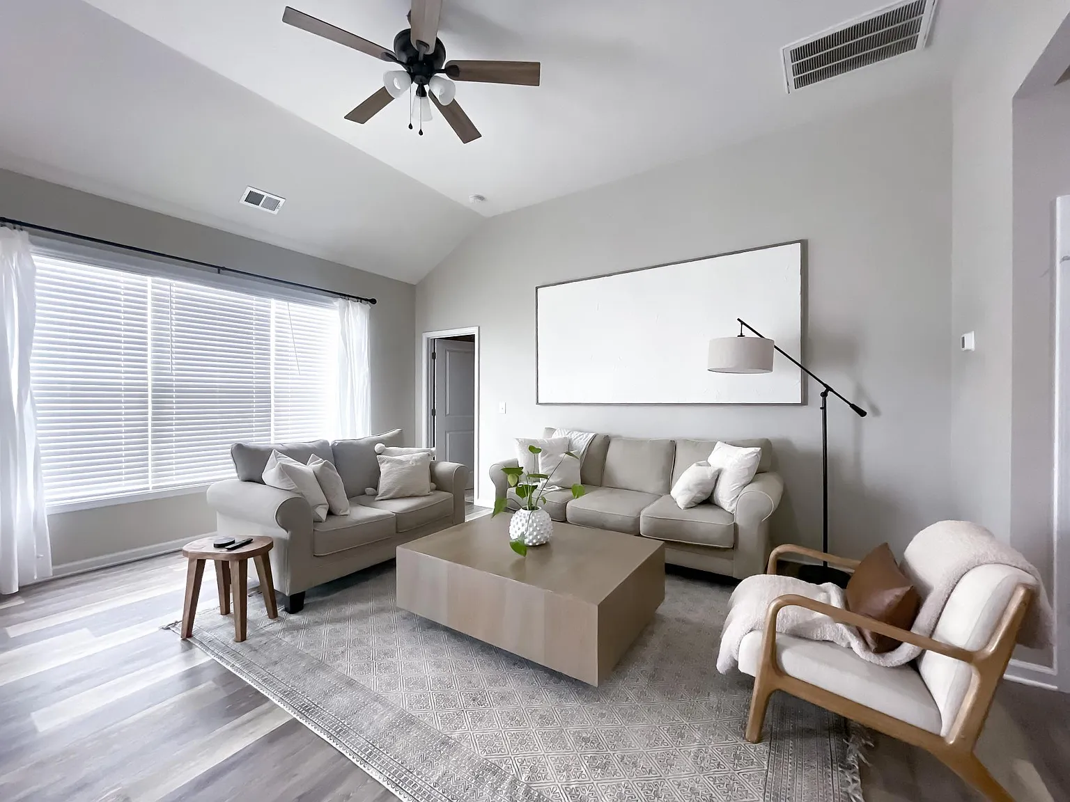560 Burnaby Ct — Photo 2