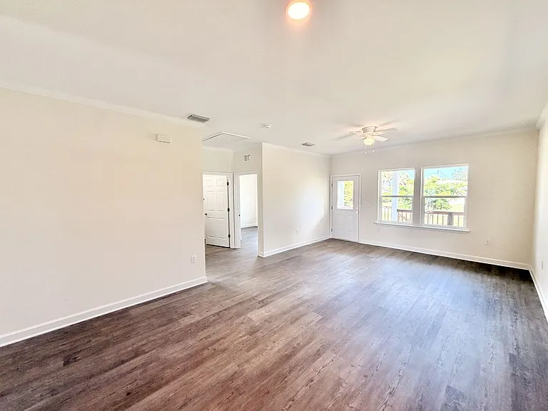 4861 Catalina Dr — Photo 5
