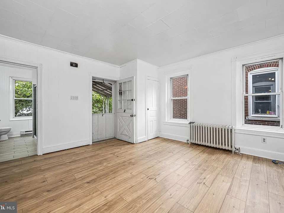 23 E 2nd St #2