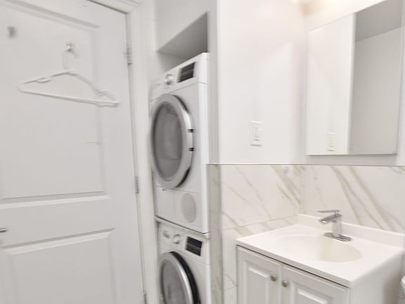 4th image of 3143 Broadway APT 1E