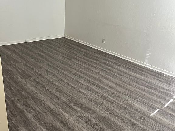 3rd image of 865 Northpoint Dr #2