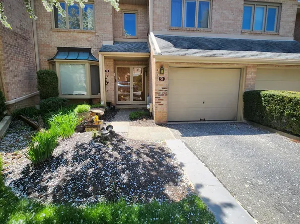 51 Militia Hill Dr, Wayne, PA 19087