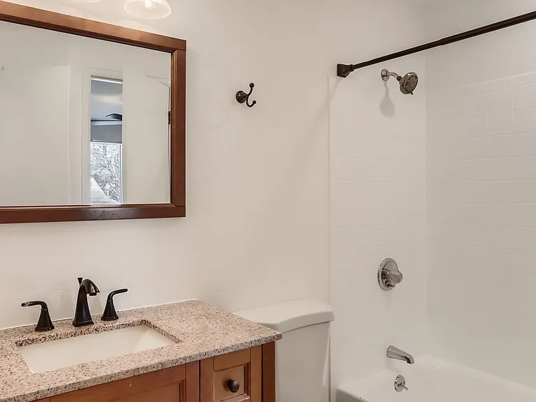 2046 Sumac St — Photo 21