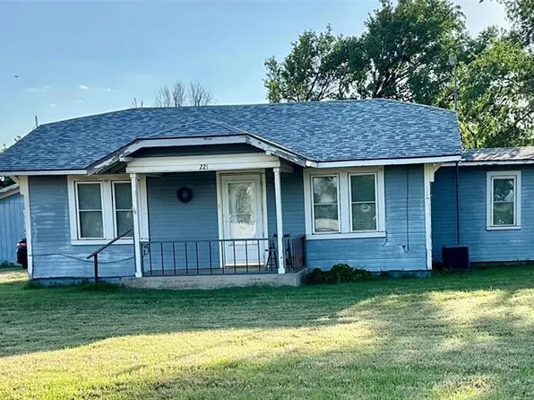 221 N Chicksaw Ave, Duke, OK 73532
