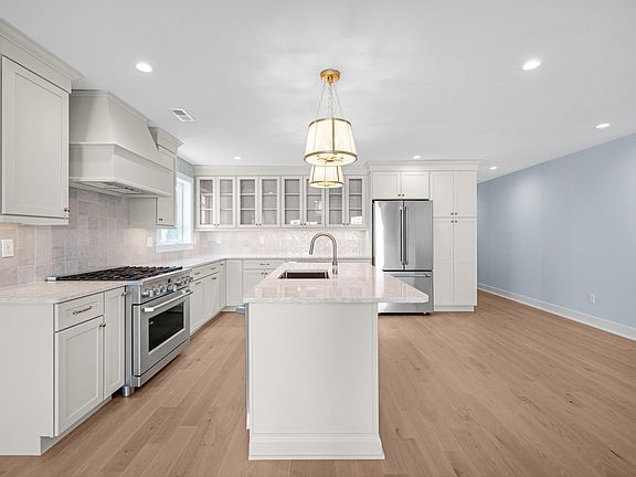 5th image of 649 W Spruce Ave