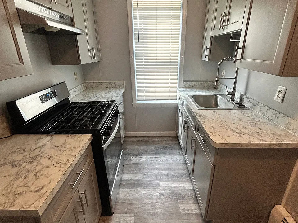 418 Anthony St #1