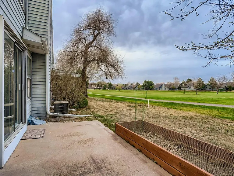 2528 S Vaughn Way #D — Photo 23