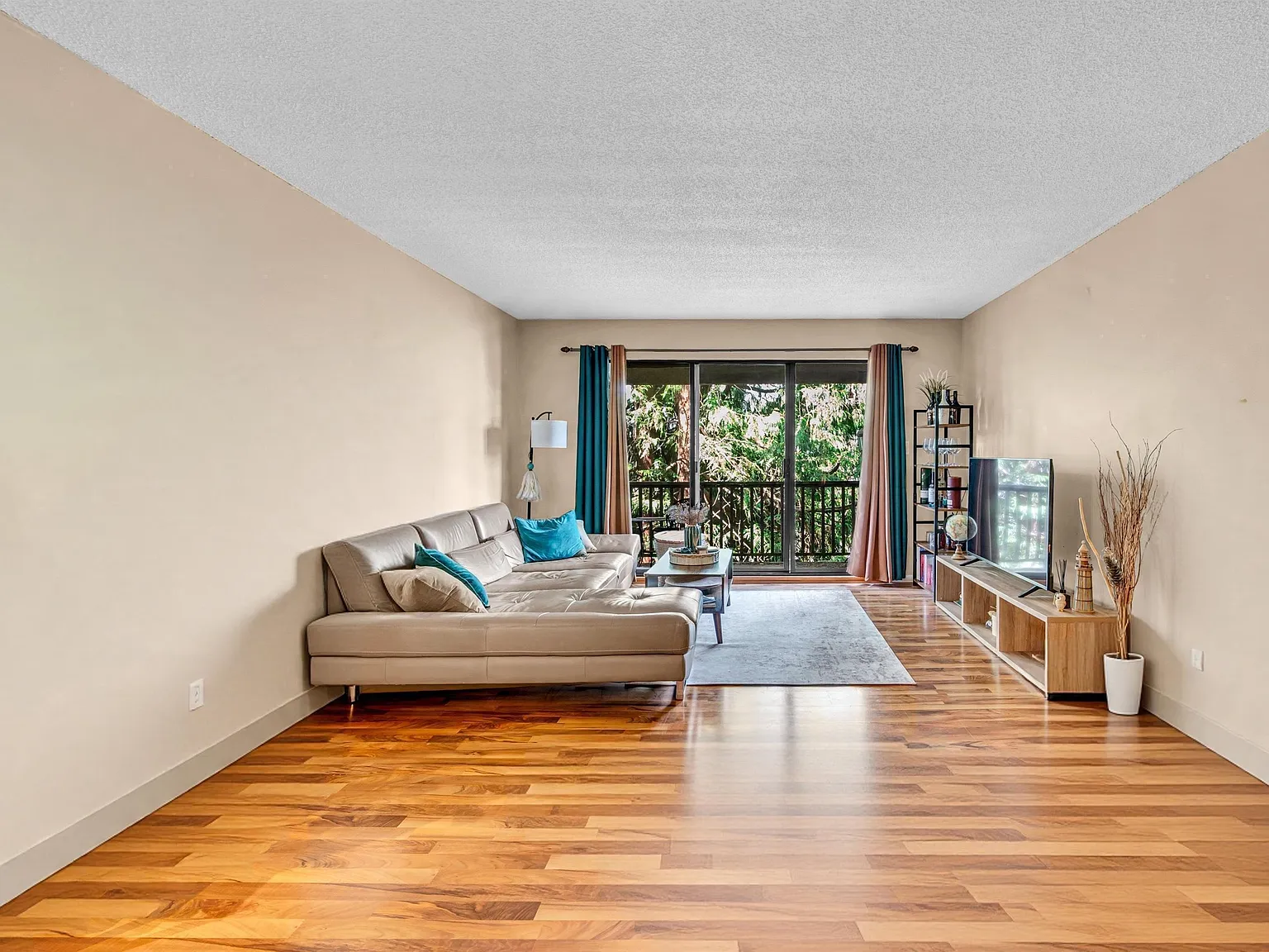 2 bed, 958 sqft, $2,000 — Photo 4