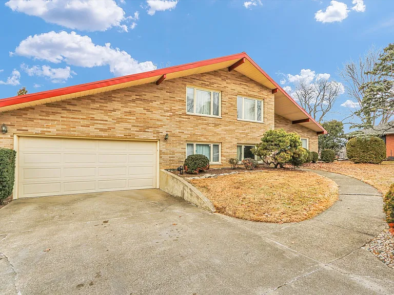 1803 Golfview Dr — Photo 4