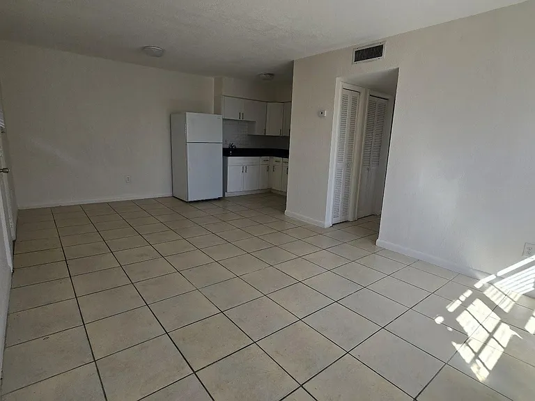 1290 NE 142nd St #10 — Photo 1