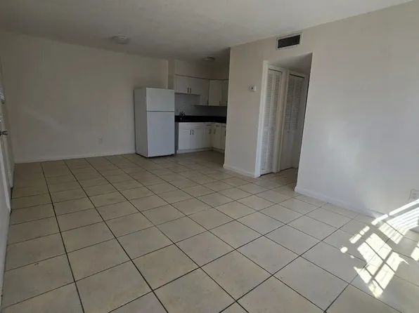 1290 NE 142nd St #10, Miami, FL 33161