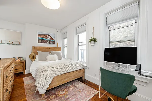 Rented by Avi Nash Associates | media 4
