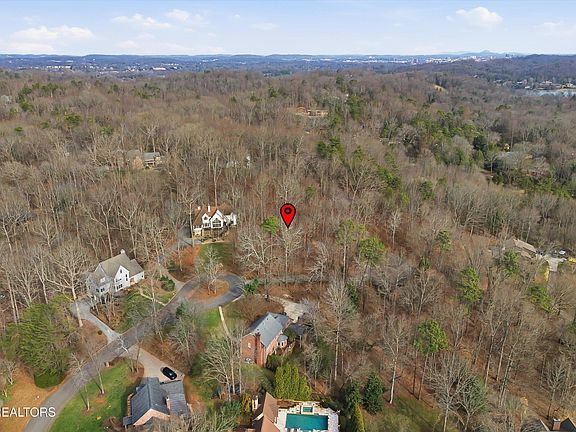 3rd image of 2001 Lyons Ridge Rd