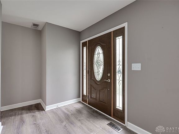 3rd image of 610 Village Ct