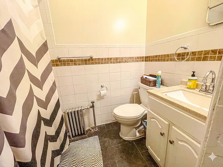 105 E 31st St #1 — Photo 17