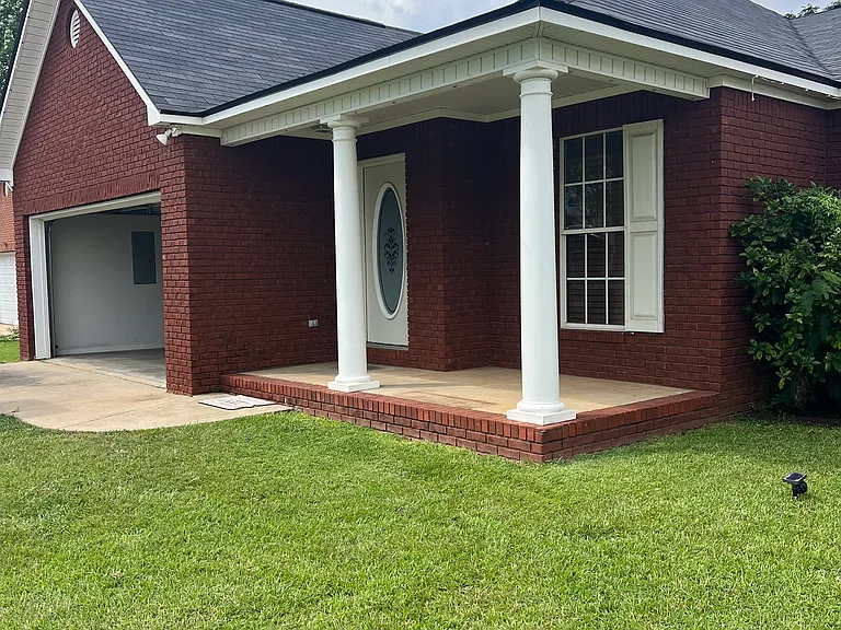 412 Fulton Dr — Photo 2