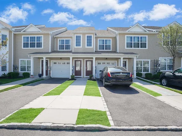 58 Halley Drive #36, Blue Point, NY 11772