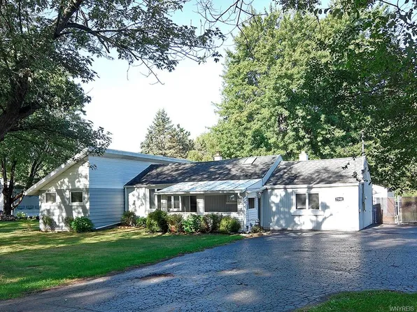 7340 Bear Ridge Rd, North Tonawanda, NY 14120