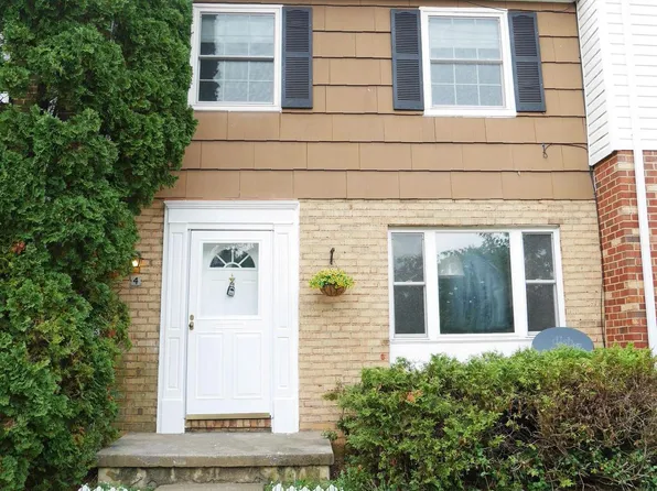 4 Middle Grove Ct W, Westminster, MD 21157