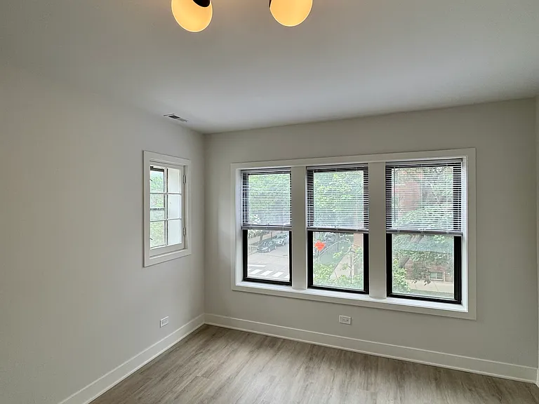 1635 W Cornelia Ave #2 — Photo 13