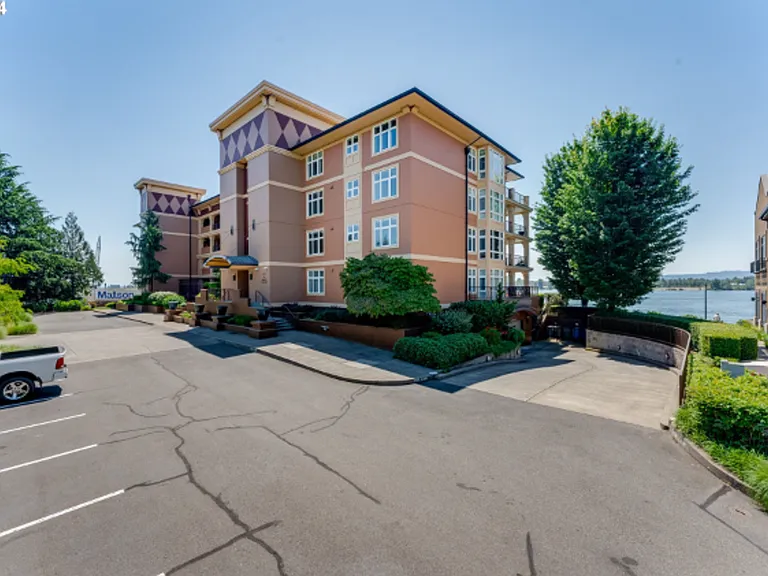 2015 SE Columbia River Dr #320 — Photo 20