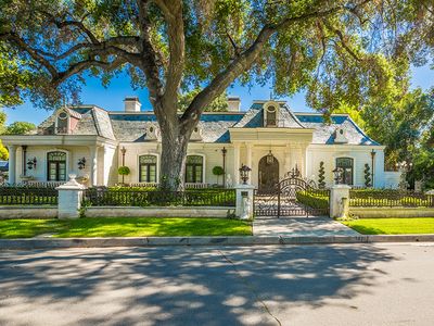 567 Meadow Grove St, La Canada Flintridge, CA, 91011