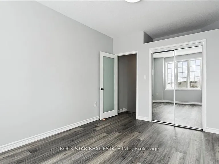 159 Henhoeffer Cres — Photo 16