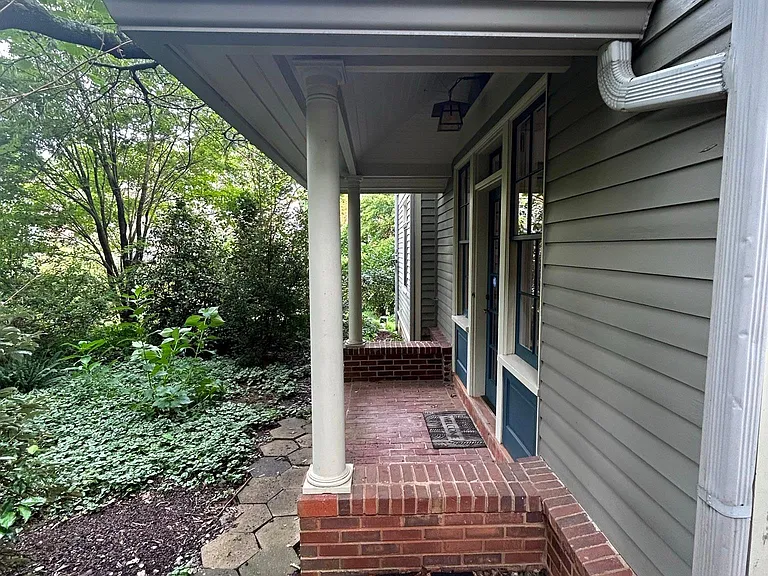 81 Spruce St NE — Photo 2