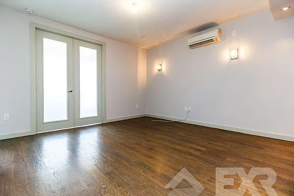 Rented by EXR | media 4