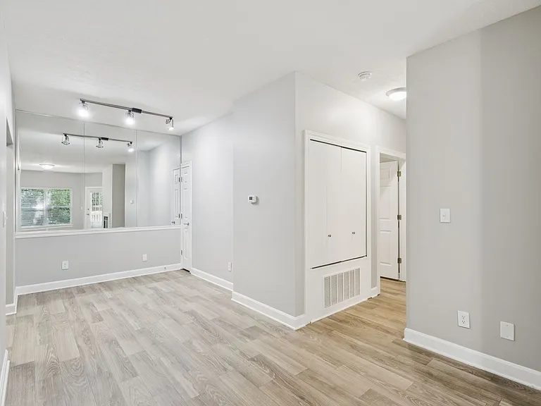 Aspenwood Apartments — Photo 11