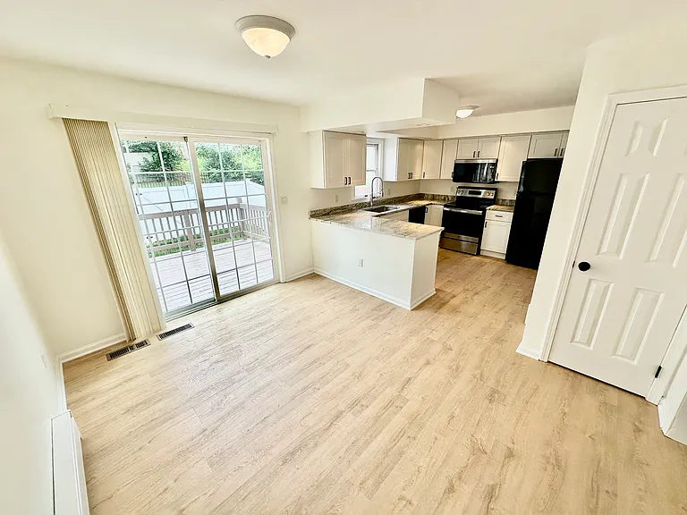 2220 Fox Run — Photo 8