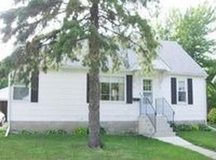 909 2nd St NW, Waseca, MN 56093