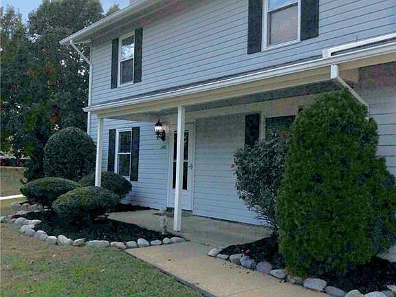 3rd image of 1401 Woodside Ct S