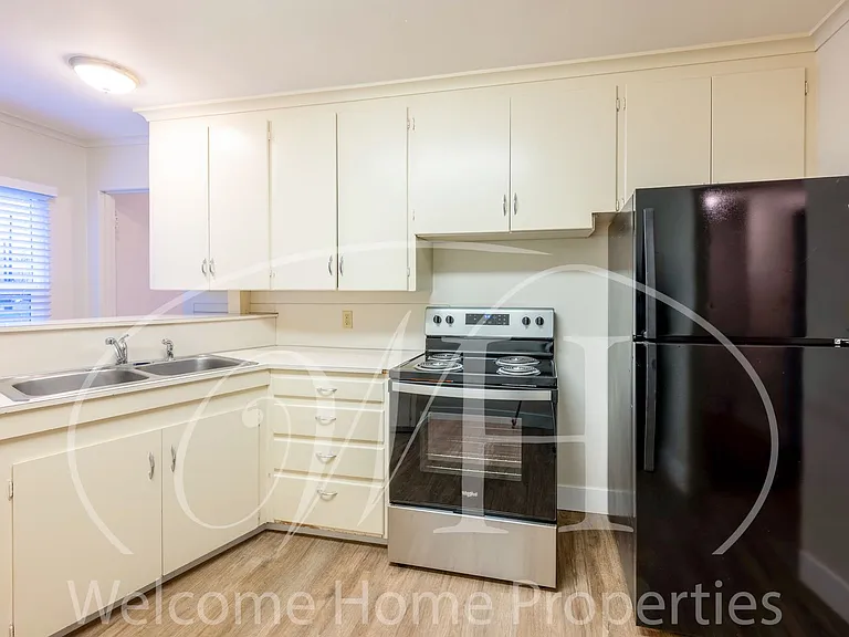 24 NE Ash Ave — Photo 11
