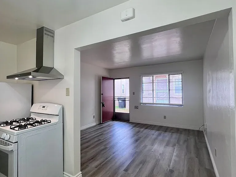 4326 1/2 Swift Ave — Photo 7