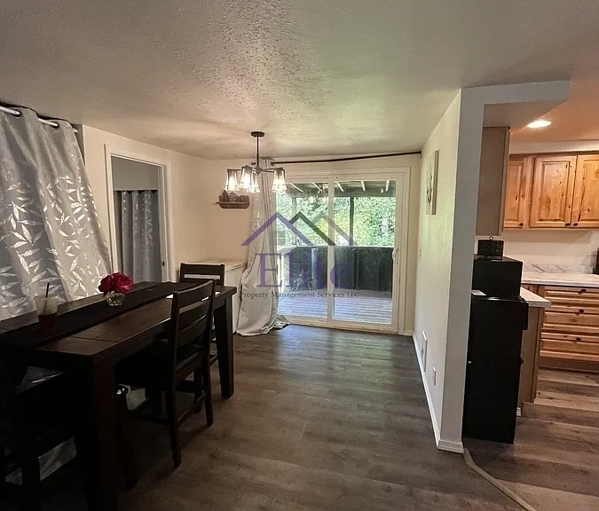 101 E Wood Ln — Photo 6