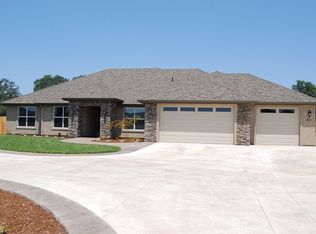 971 River Bend Rd, Redding, CA 96003