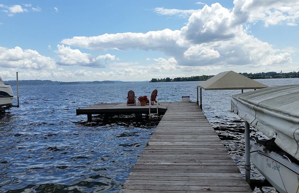 2nd image of 11162 Champagne Point Rd NE