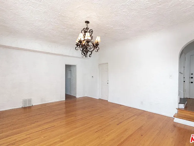 2030 Vine St — Photo 14