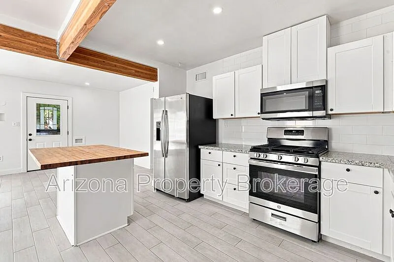 3 bed, 2.5 bath, 1098 sqft, $2,695 — Photo 3
