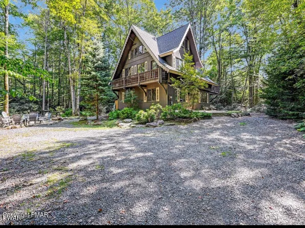 108 Tanglewood Dr, Pocono Pines, PA 18350