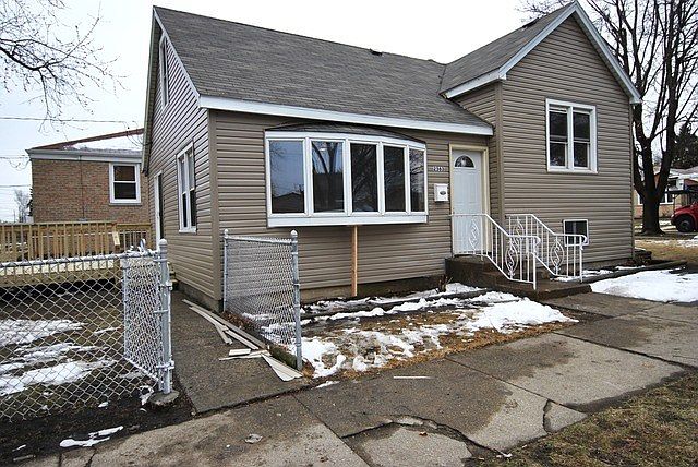1st image of 2563 Oak St