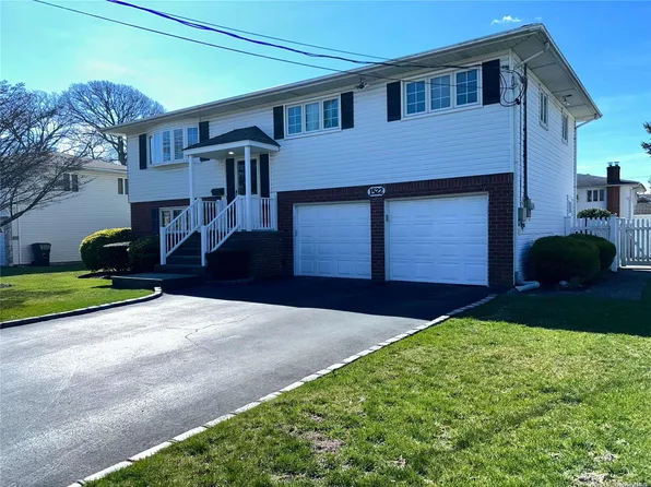 1522 Madison Avenue, West Islip, NY 11795